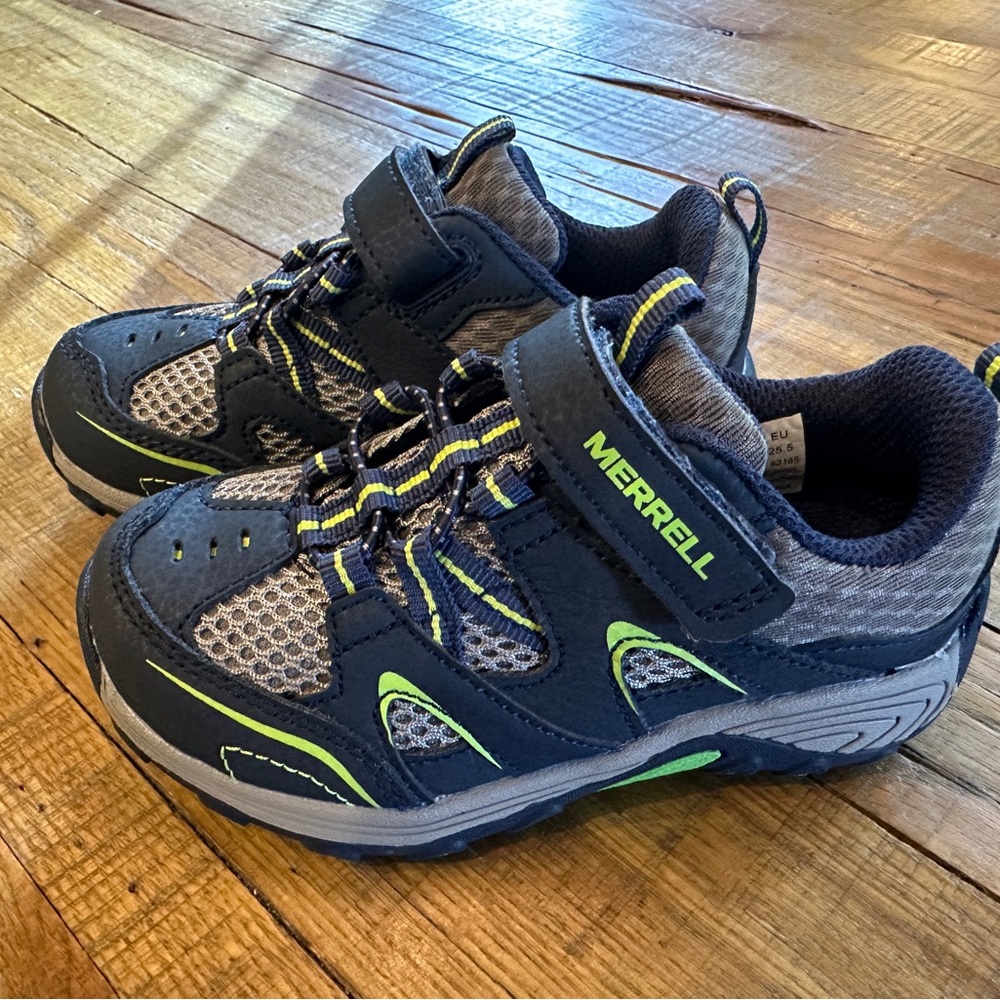 Merrell Kids’ Trail Chaser Hiking Sneaker size 8.5 wide — navy/green. Unworn!